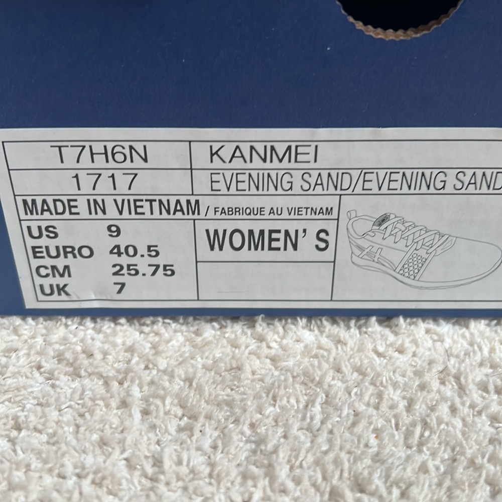 Pink ASICS - Picture 7 of 7